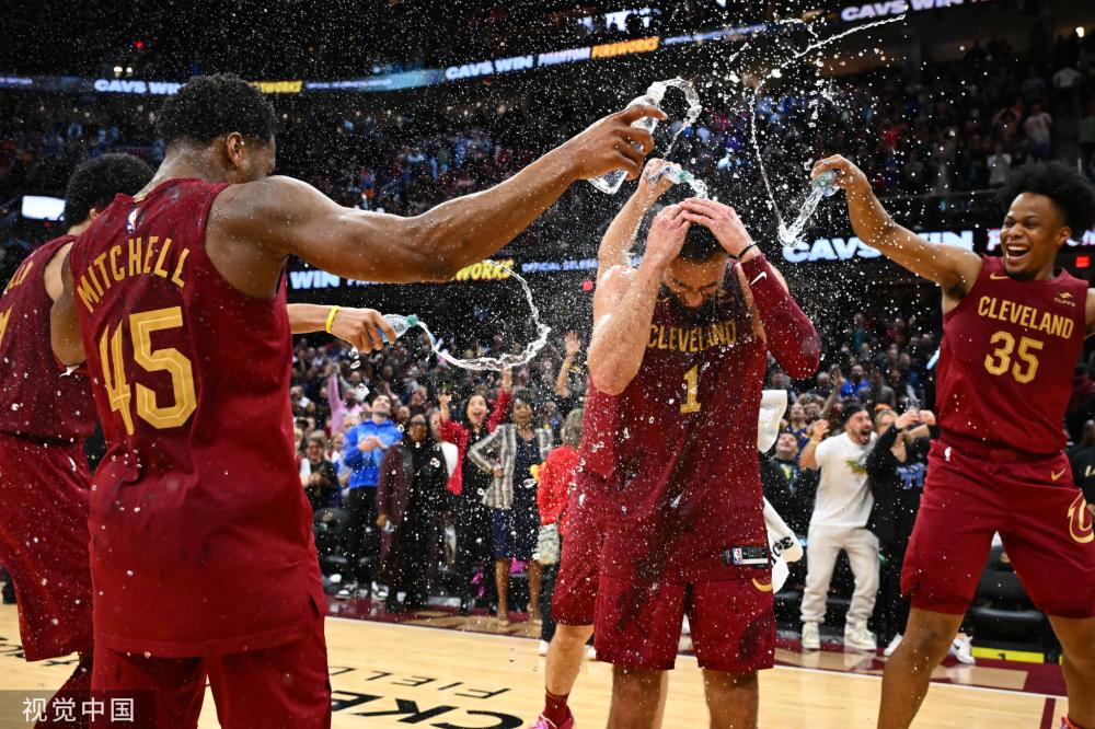 第六次荣膺 第六次荣膺